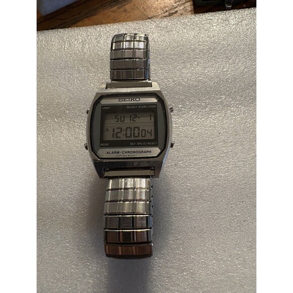 Vintage Seiko Silver Tone Digital A904-500A -LCD Alarm/Chronograph Wrist Watch